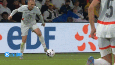 开云体育中国-冰岛球员谈琼阿梅尼直红：我立刻明白这是红牌，我受到冲击但还好