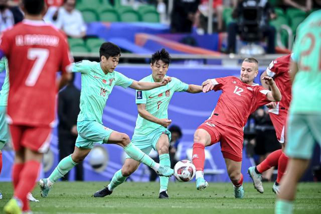 开云体育在线-国足刷卡延续恩怨情仇？韦世豪对决阿菲夫几无可能