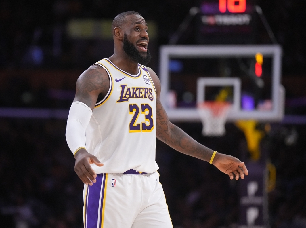 开云体育中国-杰弗森：詹姆斯被裁判亏待！他每场都有3到5次被犯规没算！