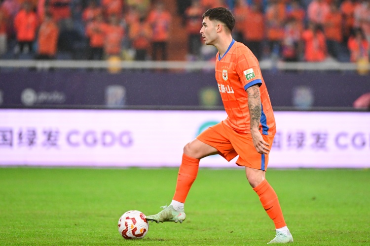 开云体育中国-加盟仅半年！阿斯：泰山后卫洛佩斯与球队解约，将加盟阿尔瓦塞特